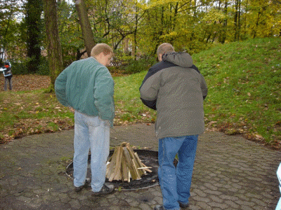 Vorbereitung des Feuers